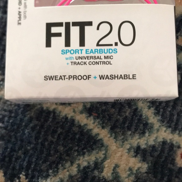 Fit 2.0 Sport Earbuds - Picture 2 of 6